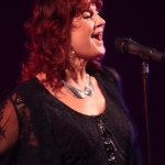 Sängerin Sabine Waszelewski im Konzert im Salzlandtheater Staßfurt